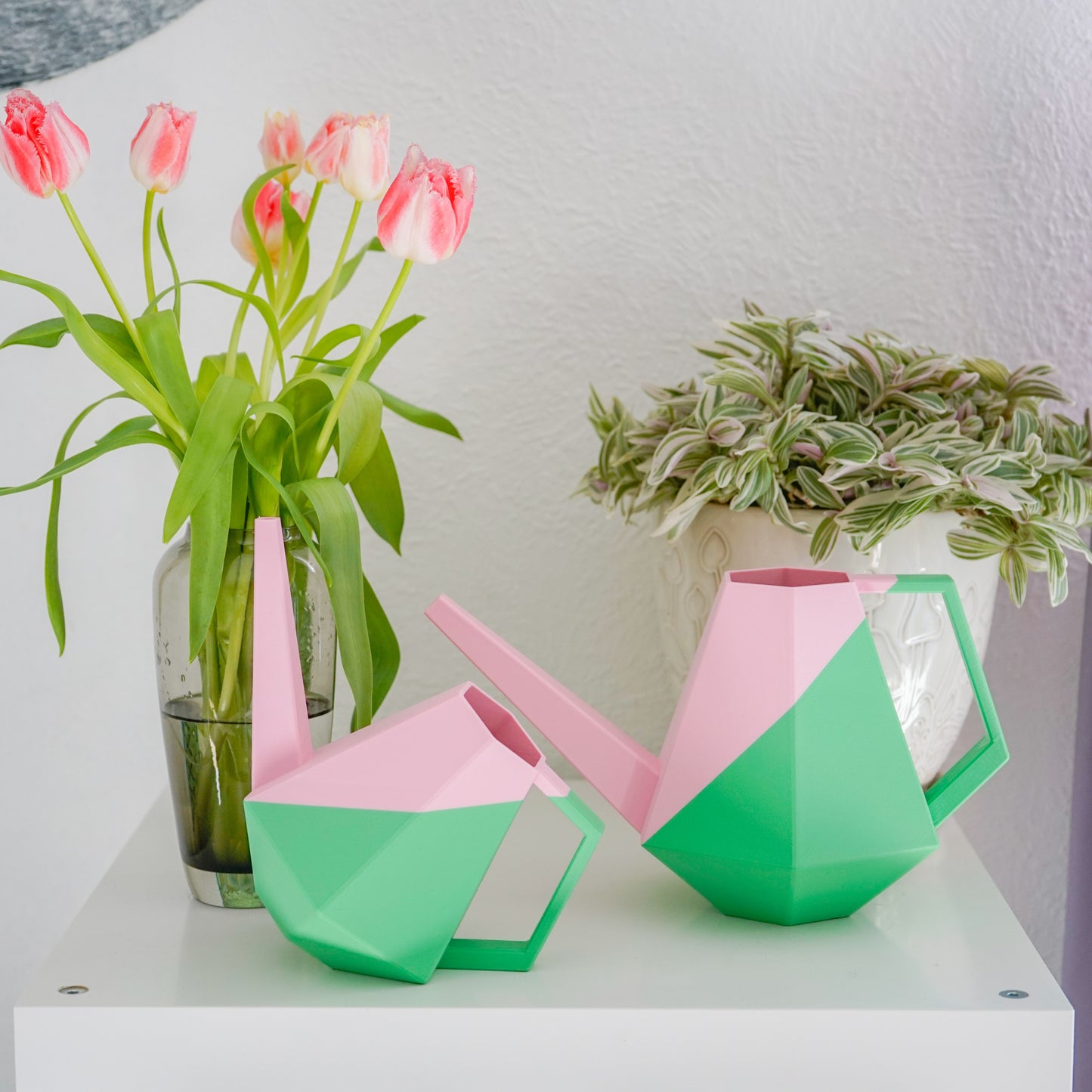 Designer Gießkanne "Poly" aus Biokunststoff | grün rosa