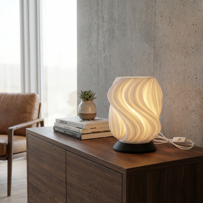 Aurea Tischleuchte – elegante Designlampe mit schwungvollem Schirm MeltingMatter