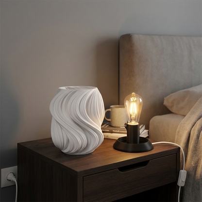 Aurea Tischleuchte – elegante Designlampe mit schwungvollem Schirm MeltingMatter